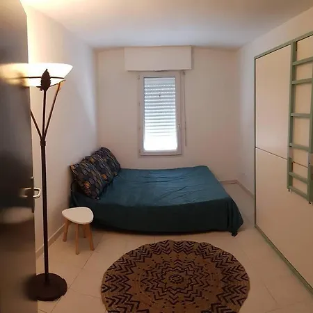 Duplex Port 5' Et Commerces דירה