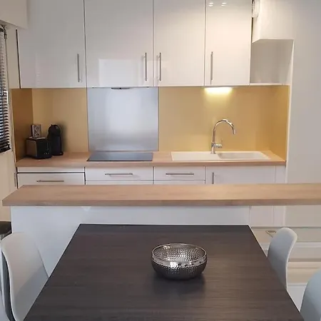 Duplex Port 5' Et Commerces דירה *