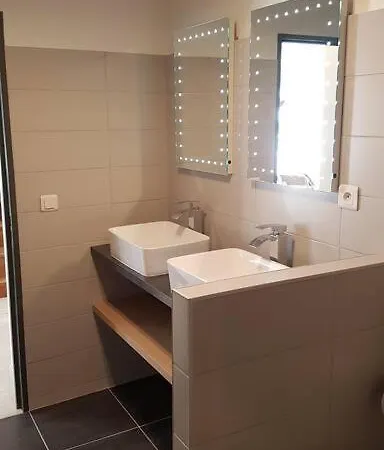 Duplex Port 5' Et Commerces Fréjus