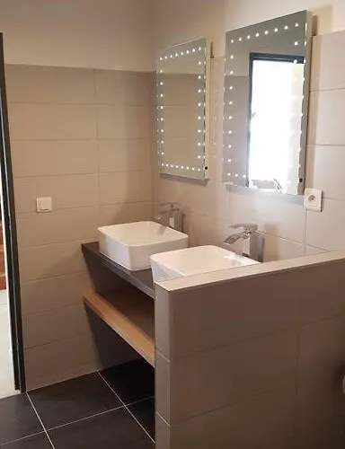 Duplex Port 5’ Et Commerces Fréjus